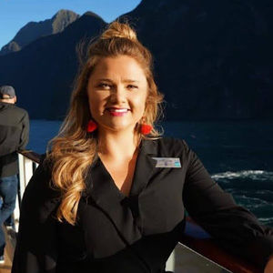 Meet your Posher, Emily